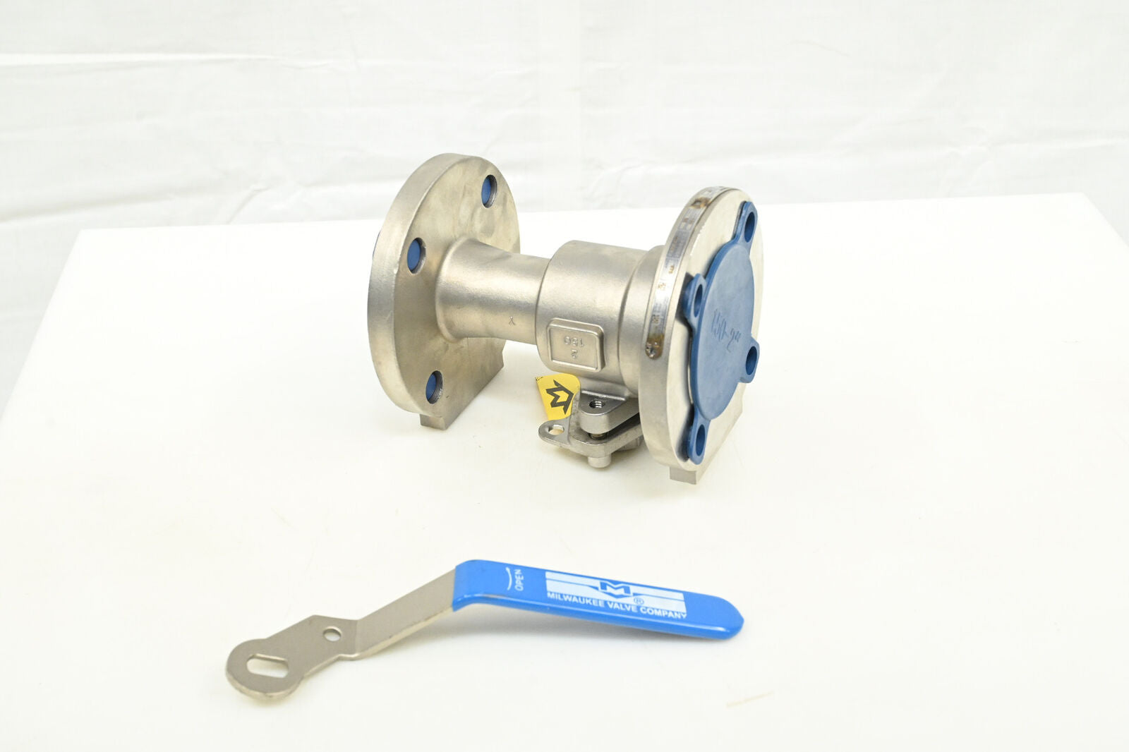 MILWAUKEE VALVE F90SS150RN1 200 Ball Valve, With Locking Handle, Unibody, Stainless Steel